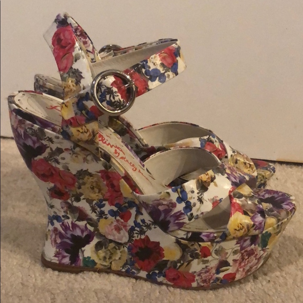 Floral wedge heels